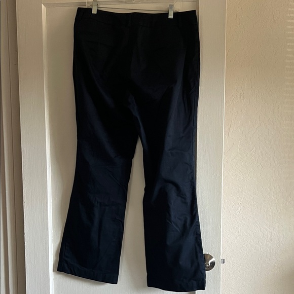 Dockers Mid Rise- CURVY Dark Navy Chinos Woman’s Pants Size 16 - Picture 3 of 10